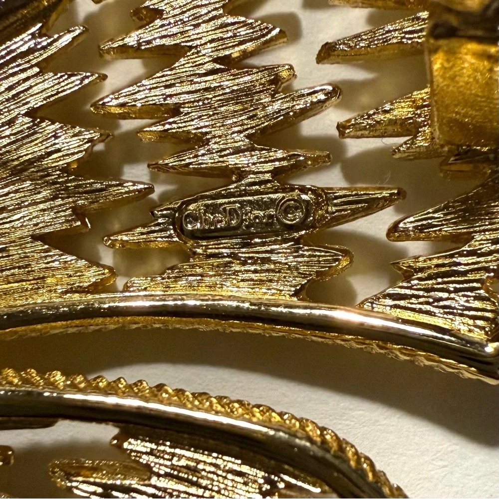 Vintage CHRISTIAN DIOR Large Gold Plated Butterfly Brooch - Picture 3 of 3